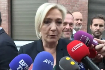 Soud odstranil Marine Le Pen z voleb. Střídá demokracii totalita?